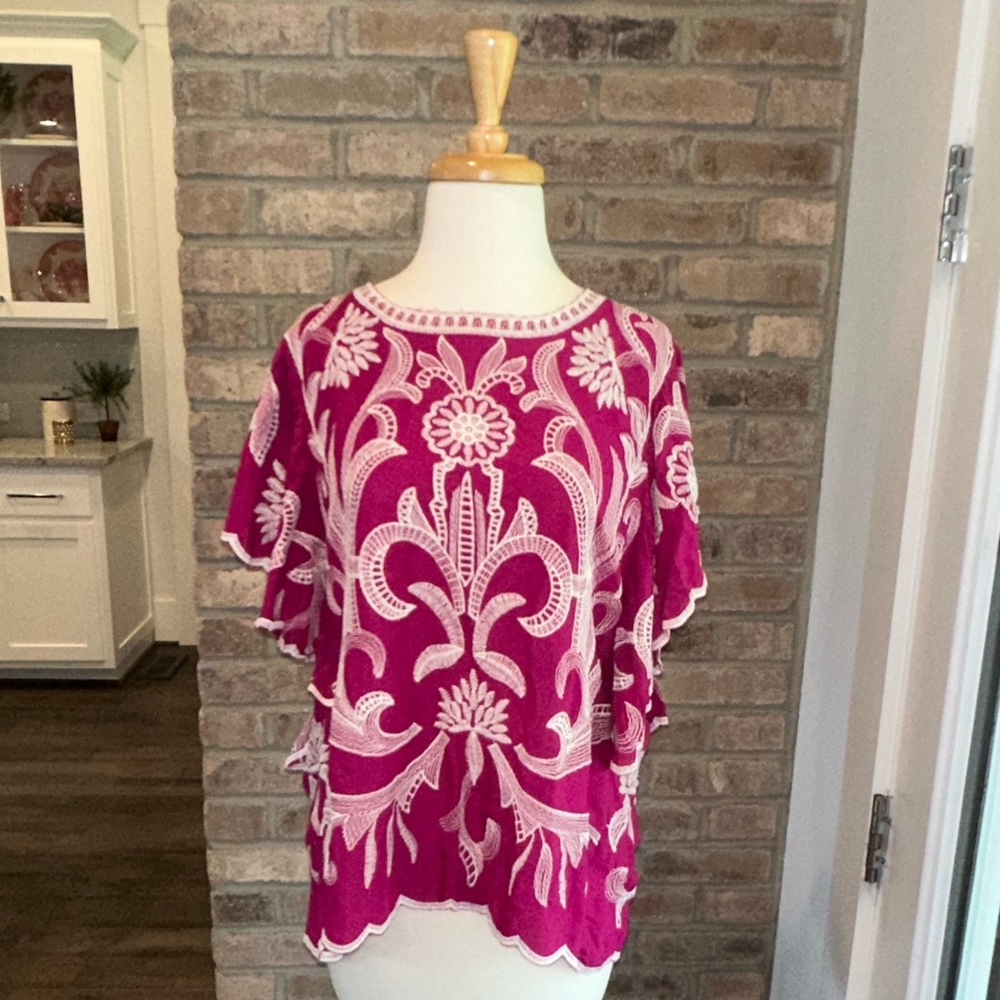 ✨NWT✨ Solitaire Embroidered Magenta Plum Top Blouse